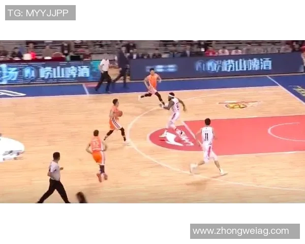 【诺伊尔失误引发的赛场传奇：埃泽助攻马丁内利空门的精彩瞬间】